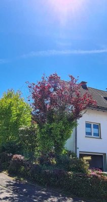 Schöne & ruhige 2 Zimmer, 40 qm Wohnung Garten EBK Parkplatz