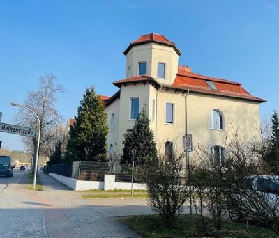 DG-Wohnung mit Turmzimmer zentral in Borgsdorf, Nähe S-Bhf