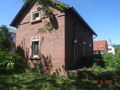 Freistehendes Reichsbahn-Haus mit großem Grundstück und (fast) unbegrenzten Möglichkeiten