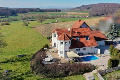 Direkt am Ortsrand von Kandern – stilvolle Villa mit Pool in bester Wohnlage