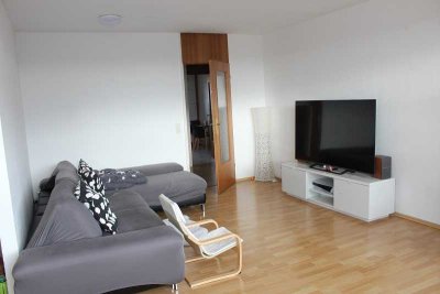 Sonnige Fernsicht - hochwertig renovierte 3,5-Zimmer-Wohnung mit Einbauküche und Süd-Balkon