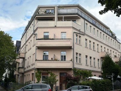 Solide Kapitalanlage, 3-Zimmer-Altbauwohnung mit Balkon in Berlin-Pankow, Niederschönhausen