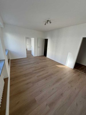 KAPITALANLEGER AUFGEPASST! 2 FRISCH SANIERTE 2-ZIMMER WOHNUNGEN IN ZENTRALER LAGE VON DÜSSELDORF!