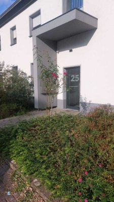 Nette(r) Nachbar(in) für attraktive 2,5-Raum-WHG mit eigenem Garten gesucht