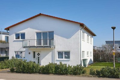 Einfamilienhaus mit großer Wohnung im OG, Gewerbehalle und Büro: