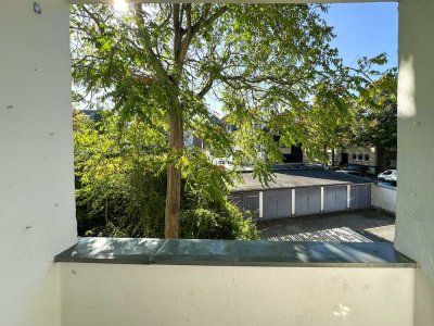 Modernisierte Altbauwohnung mit Balkon in Düsseldorf-Heerdt!