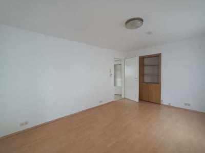 ATTRAKTIVE 2 ZKB-EG-WHG. MIT GROSSER WOHNKÜCHE, AN BERUFSTÄTIGES PAAR, WG-GEEIGNET