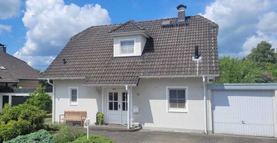 Charmantes Einfamilienhaus mit Garage, Kamin und idyllischem Garten