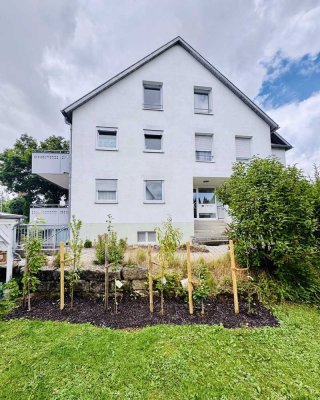 Großzügige 4-Zimmer-Wohnung mit Galerie und Balkon im Grünen