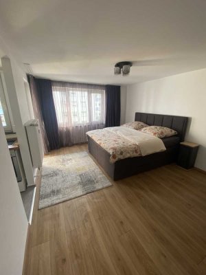 Erstbezug nach Sanierung: exklusive 1-Zimmer-Wohnung mit Einbauküche und Balkon in Sindelfingen