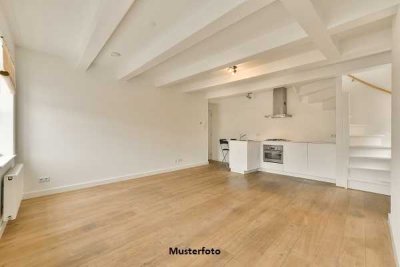 Wohnung im offenen Souterrain nebst Stellplatz