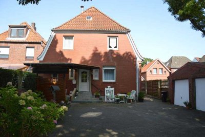 Solides Zweifamilienhaus in zentraler Lage in Otterndorf mit schönem Grundstück