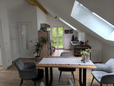Wunderschöne 2,5-Zimmer-DG-Wohnung mit Balkon und EBK in Erding (Neubau 2022)