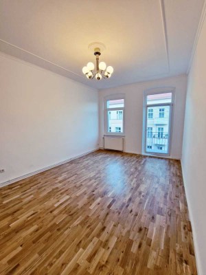 BEZUGSFREI! Gemütliche Altbauwohnung mit Balkon und EBK in TOP Lage in Berlin!