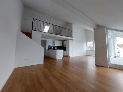 Exklusive 3,5-Raum-DG-Wohnung mit gehobener Innenausstattung mit Balkon und EBK in Memmingen
