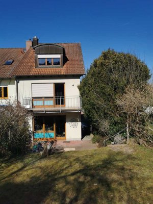 Geräumige, preiswerte und gepflegte 6,5-Raum-Doppelhaushälfte mit geh. Innenausstattung und EBK