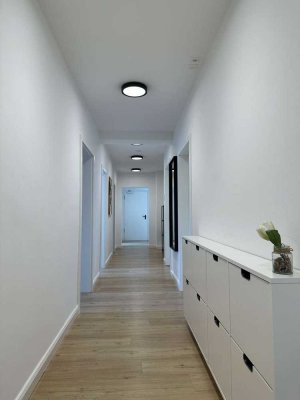 Vollmöblierte 6 Zi.-Wohnung mit 2 Bädern. WG-geeignet !!!