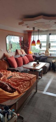 Gepflegte 3-Zimmer Wohnung im 8. OG mit Balkon in München-Forstenried