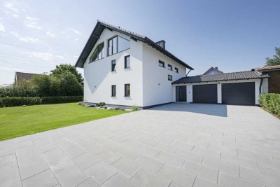 Erstbezug! Wohnen mit Stil und Raum – 9-Zimmer-Einfamilienhaus mit Wellnessbereich & Garten