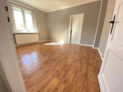 Wunderschöne Altbauwohnung direkt am Blumenplatz
