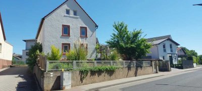 Großes Zweifamilienhaus mit viel Platz