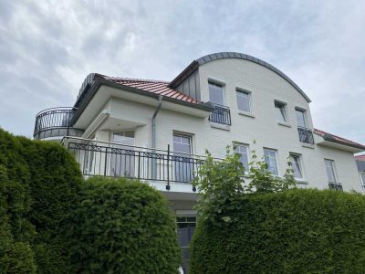 Vollständig renovierte 3-Raum-Wohnung mit Balkon und Einbauküche in Scharbeutz