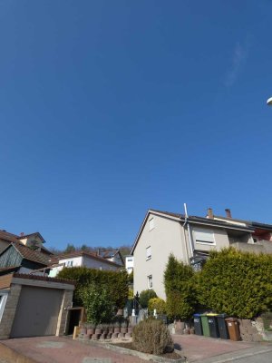 Niefern - Großzügige, hochwertig renovierte Doppelhaushälfte mit ELW und Garage!