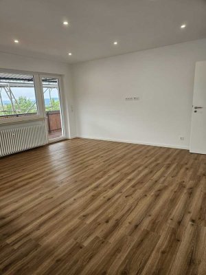 Erstbezug nach Sanierung/ Balkon+ Garten+ EBK: Freundliche 3-Zimmer-Wohnung