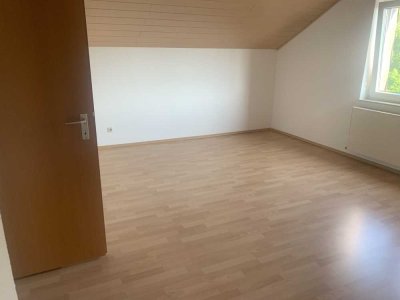 Selters - 3 km in Ellenhausen, moderne 2-Zimmer Dachgeschosswohnung
