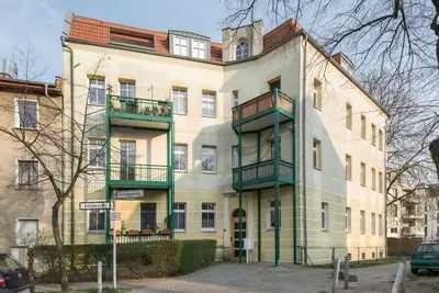 OWNR: Einziehen und Wohlfühlen – Renoviert und mit Küche! Ein Villenvorort aus Kaisers Zeiten
