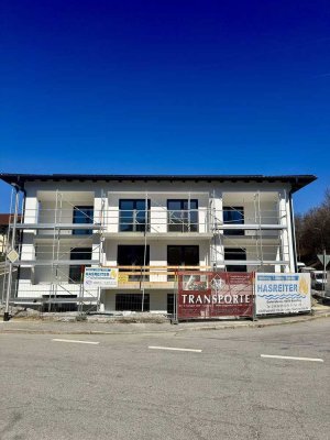 Modern & Lichtdurchflutet: Moderne Neubauwohnung mit großzügiger Loggia und Einbauküche in Donaunähe