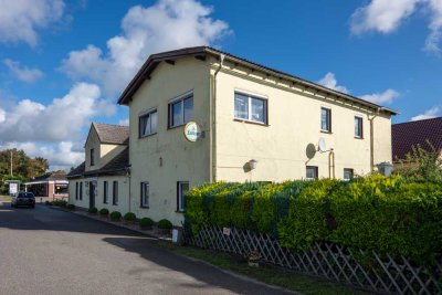 Listenpreis 48.000,00 € - Wohnhaus mit Einliegerwohnung und Gaststätte mit Grundstück