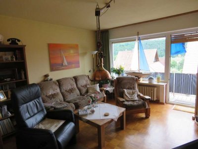 Helle 3-Zimmerwohnung mit offener Küche, Kamin und Gartennutzung zu vermieten