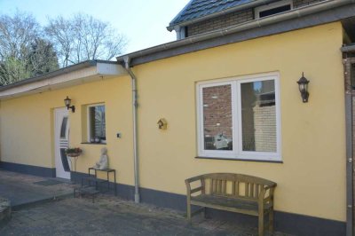 Schönes Einfamilienhaus mit vielen Möglichkeiten mit großzügigem Südgrundstück
