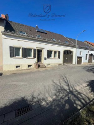 Zweifamilienhaus mit Gewerbeanteil: Halle, Werkstatt, Garagen, über 800m² Gesamtfläche