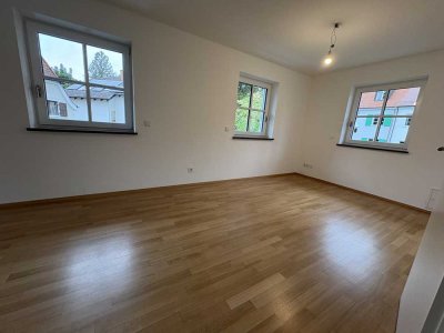 2 1/2 Zimmer + Wohnküche, 2 Bäder, Garage und Gartenanteil zur Alleinnutzung