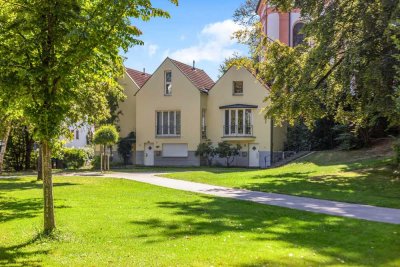 *** Vollmöbliertes Haus mit Terrasse direkt im Park *** Top-renoviert für Singles und Paare ***
