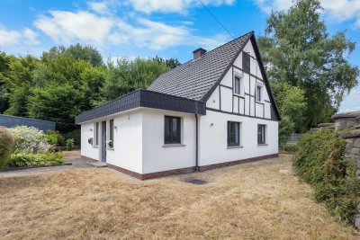 Charmantes Einfamilienhaus mit 4 Garagen und großem Grundstück in Witten - Bommern
