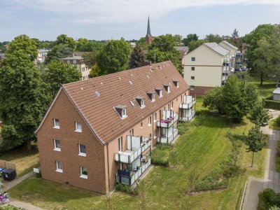 2-Zi. im DG mit überdachter Loggia, EBK, Duschbad, hell
