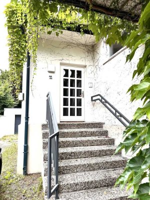 von PRIVAT: Exkl., sonnige "Haus-im-Haus"-ETW, beste Villenlage Zentrum