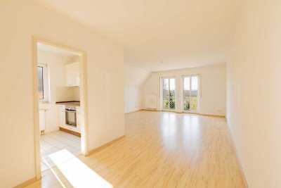 renovierte 3-Raum-Wohnung mit Balkon, Dachterrasse und Einbauküche