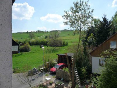 Freundliche 2-Zimmer-Dachgeschosswohnung mit Balkon u. Kfz-Stellplatz