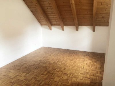 Schöne vier Zimmer DG Wohnung in der nähe von Wolnzach