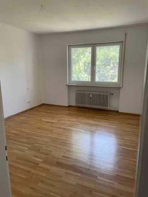 Helle 3-Zimmer-EG-Wohnung mit Terrasse in Nürnberg