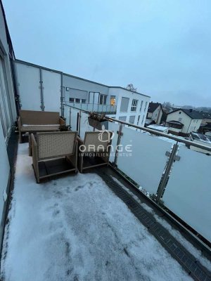 ***2 Zi.-Dachgeschosswohnung mit Einbauküche und Balkon!***