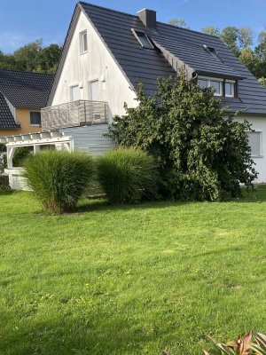 Modernisiertes Siedlungshaus mit großem Garten, Doppelgarage und viel Nutzfläche, nahe Biberach