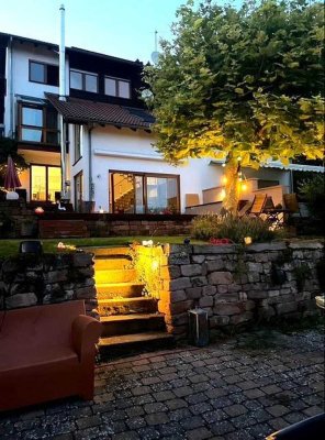 Familienanwesen an der Weinstraße mit Blick auf die Rheinebene