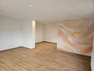 Schöne große 3  Zimmer-Wohnung mit Terrasse und Garten