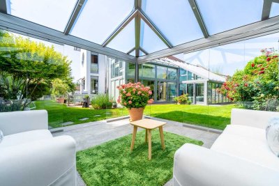 Exklusives Wohnerlebnis: Einfamilienhaus mit Einliegerwohnung &beeindruckendem Wintergarten mit Pool