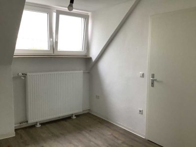 Gemütliche 2-Zimmer-DG-Citywohnung, frisch gestrichen
